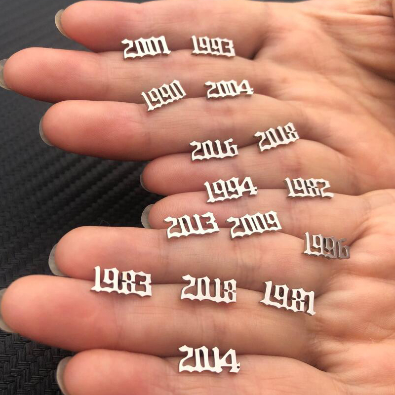 Men'S Fashion Year 2000 - Küçük yıl sayı paslanmaz çelik küpe